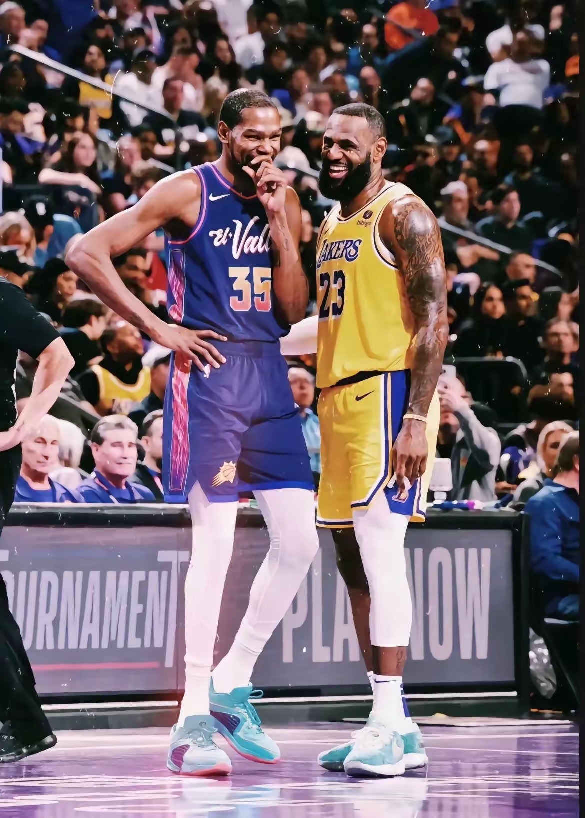 星空登录包含杜兰特连续十五场比赛得分超过晋级下一阶段，热火不断突破！观众掌声雷动的词条