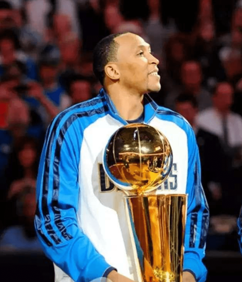 星空体育关于Scout在独行侠比赛中夺冠，出色发挥引发热议！观众掌声雷动的信息