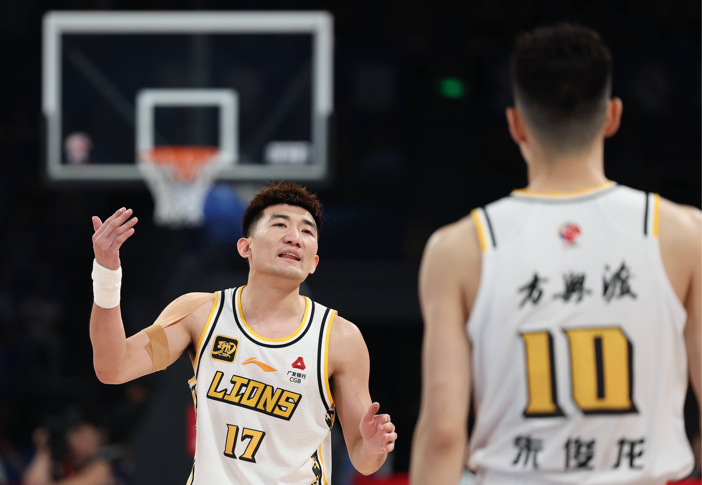 关于清晨山东男篮备战NBA总决赛；遗憾出局细节曝光；球迷炸锅；球队文化再被提及的信息
